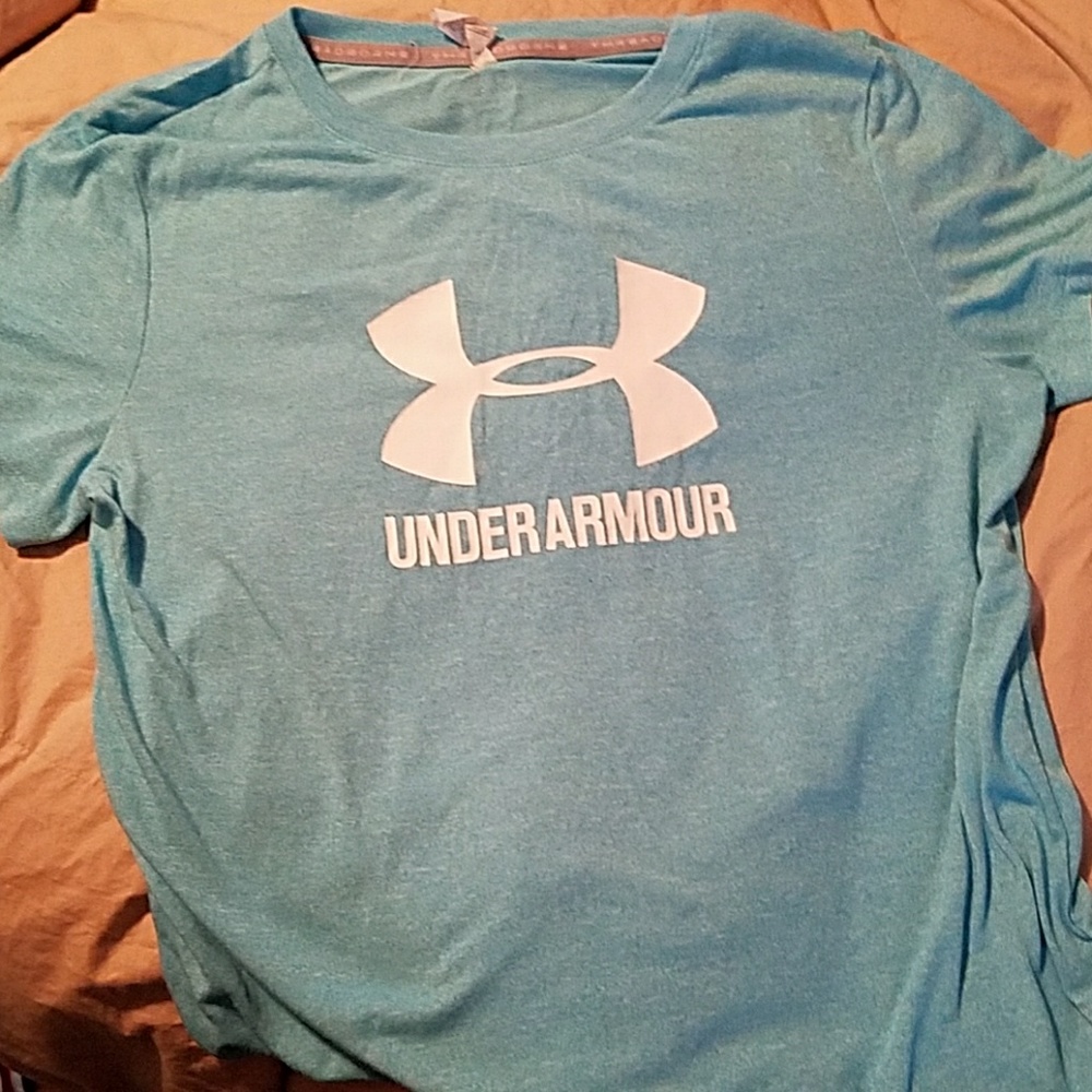Womans under armour shirt sz M